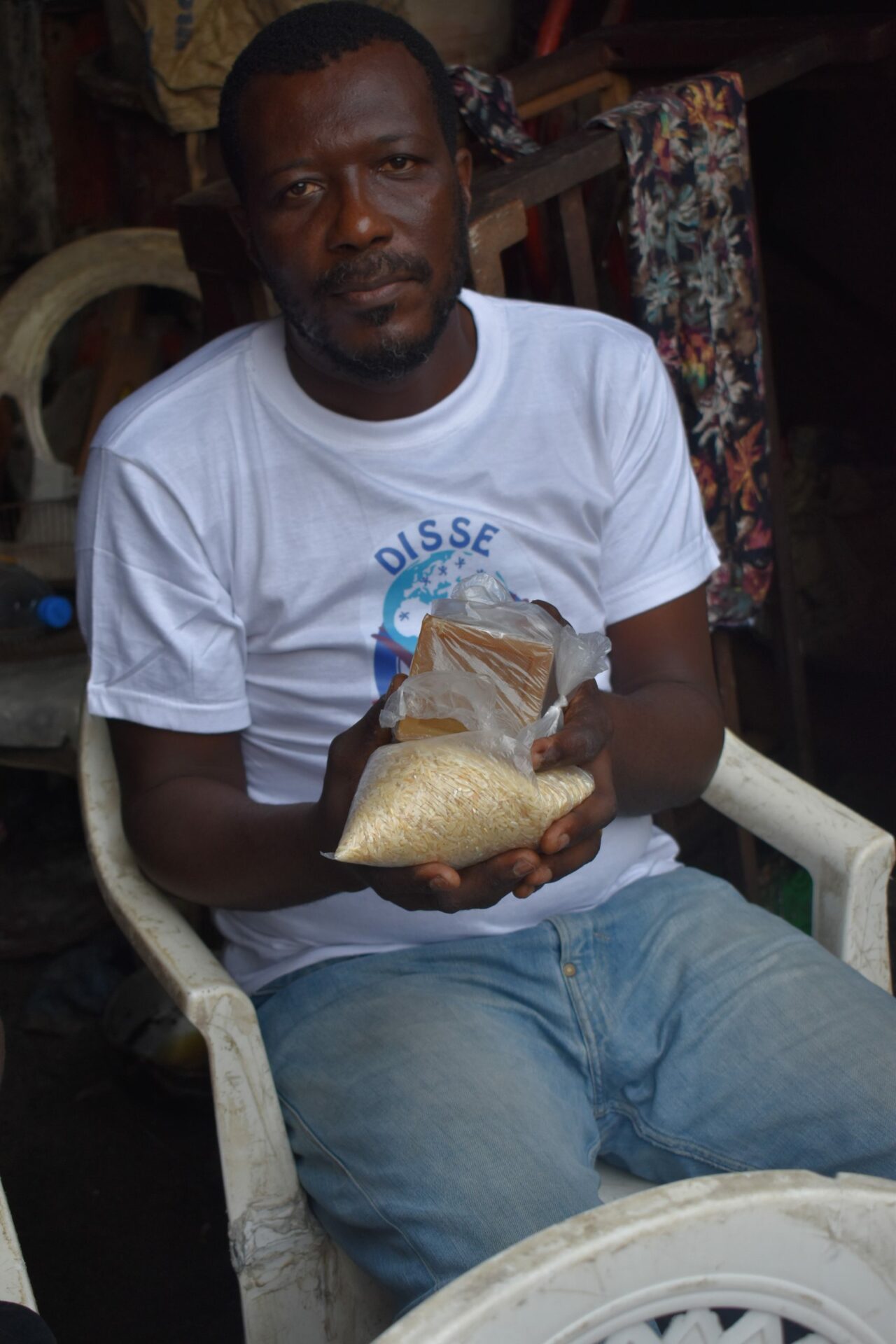 orphelinat cameroun portrait homme riz